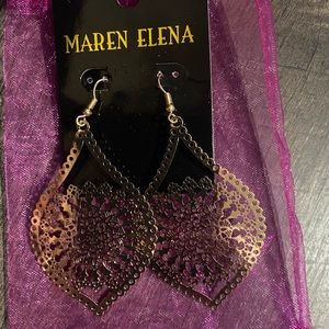 Ladies Brand New Earrings Gold Tone